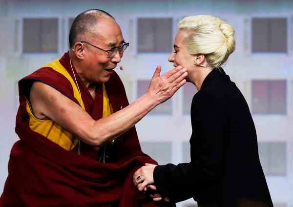 Далай Лама и Леди Гага, а также визиты других знаменитостей