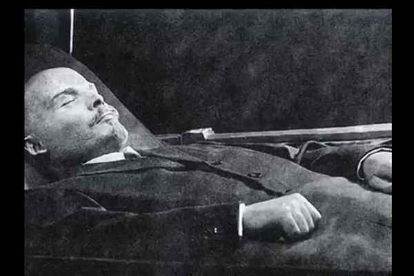 Смерть Ленина: обстоятельства, последствия, захоронение тела